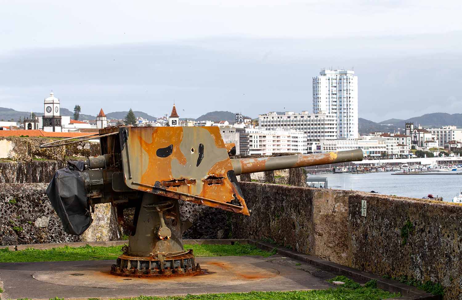 Kanone in der Festung Forte de São Brás